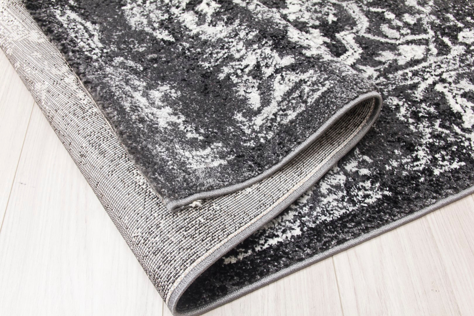 Antika Medallion - Grey